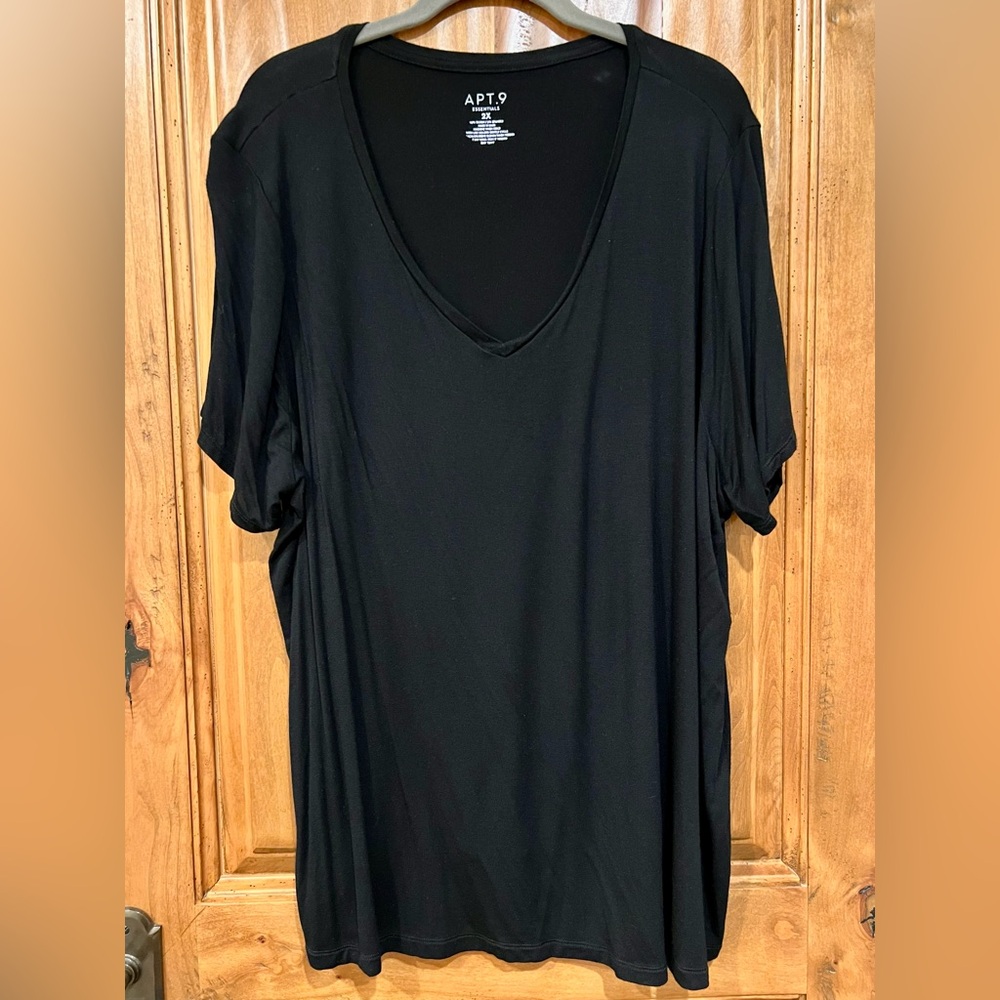 🌹 Stylish Apt. 9 Women's Black V-Neck Top 🌹